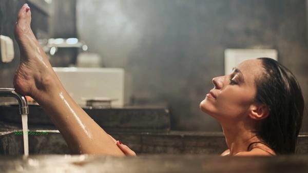 What are the benefits of taking a hot shower