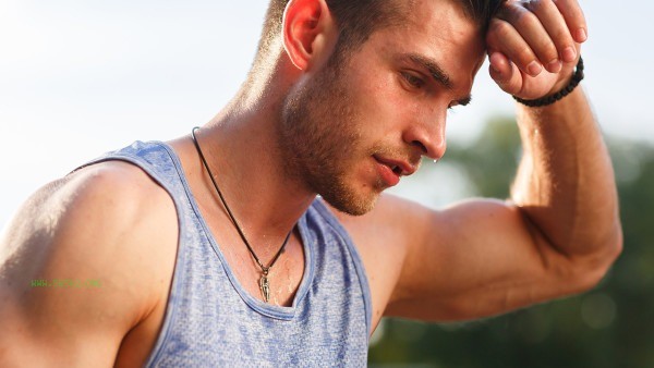 What should I do if I sweat a lot in summer? Scientific hydration has a clever trick!