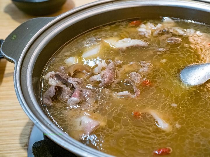 Spring homemade slimming soup, stick to losing one pound a day a week