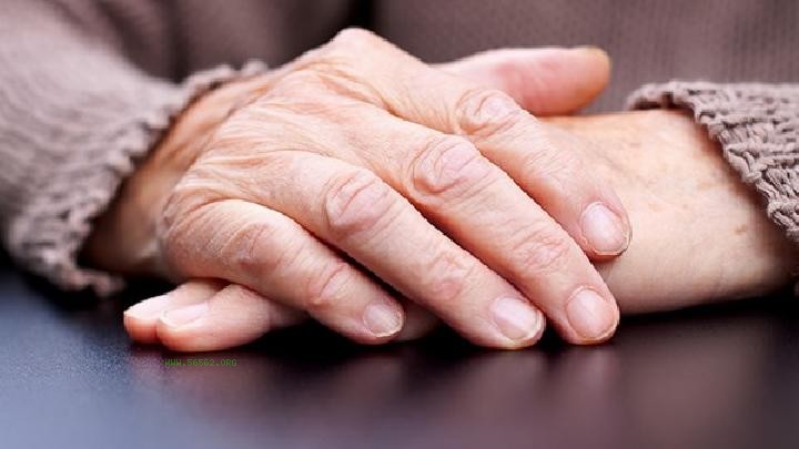 What should I do if my hands peel off in summer? How to treat hand peeling in summer