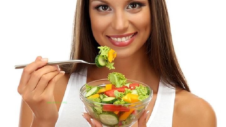 What foods can be eaten to reduce liver fire in spring? Stay up late in spring when liver fire is strong and eat more cold dishes to lower the fire