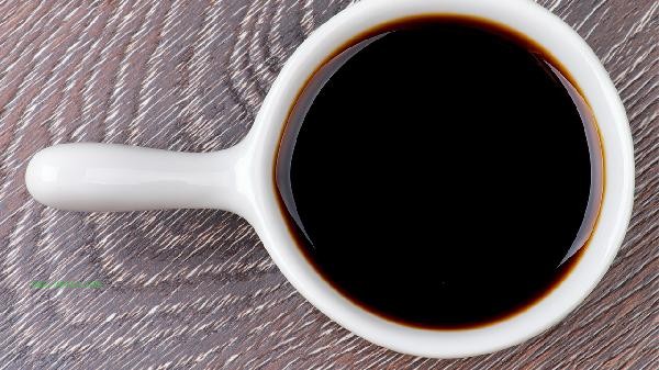 Can white vinegar remove the fishy smell of meat