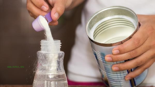 What are the benefits of drinking milk powder for middle-aged and elderly people