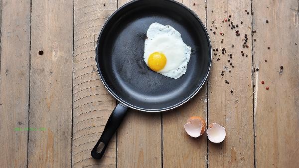What should I do if I can't peel off the skin of boiled eggs