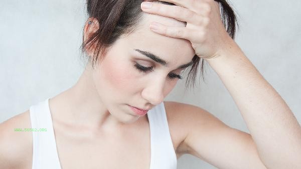 How can women delay menopause
