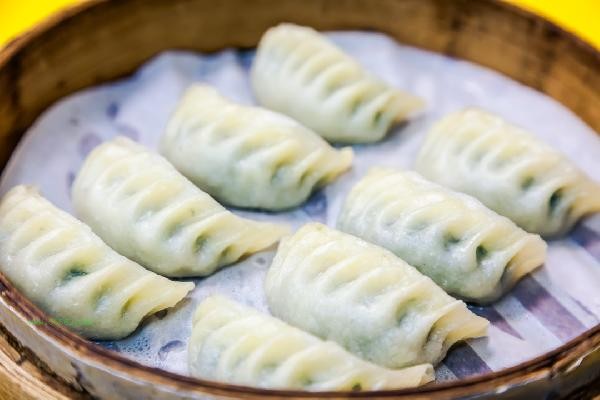 How to put frozen dumplings in the pot so they won't break