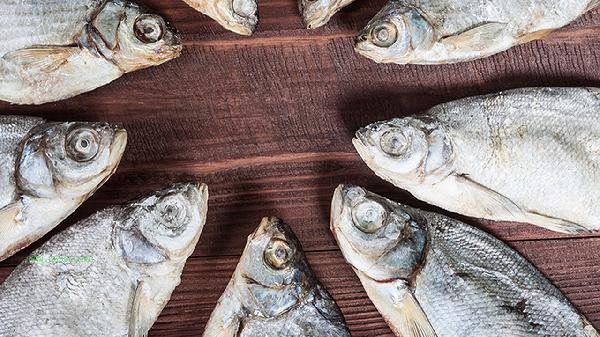 How to remove the fishy smell when cooking fish soup without ginger