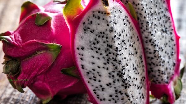 Can dragon fruit be eaten overnight after being sliced open