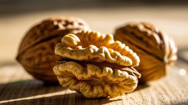 How to Peel off the Whole Walnut Kernel