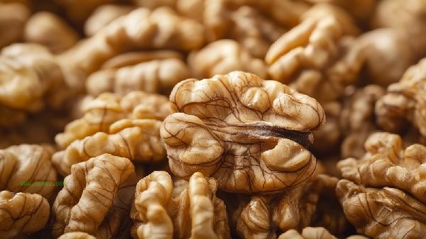 How to quickly remove walnut skin