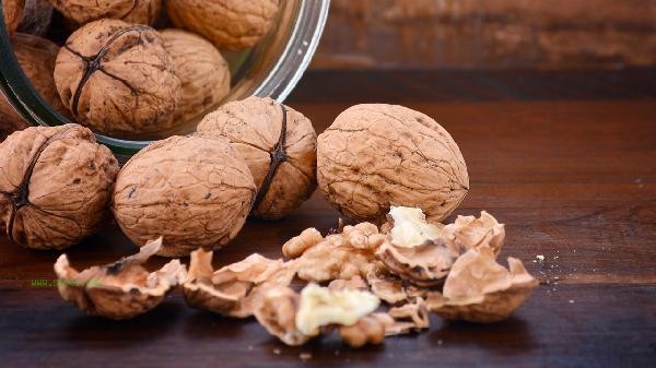 Why can't some walnuts be peeled