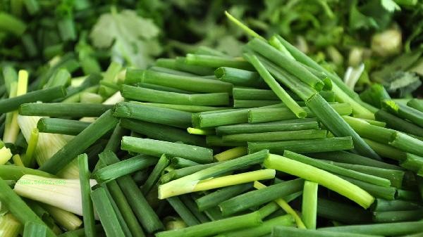 When are chives delicious