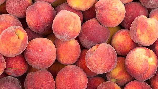 How to wash off the fuzz of peaches