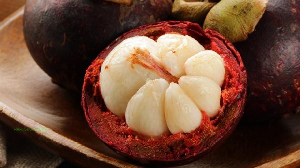 What does fresh mangosteen pulp look like