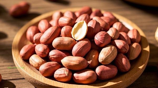 Can peanuts be eaten if they are fried and burnt?