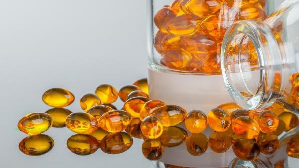 What are the benefits and optimal timing of taking vitamin C