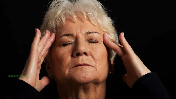 How to regulate high blood pressure in elderly people to lower it