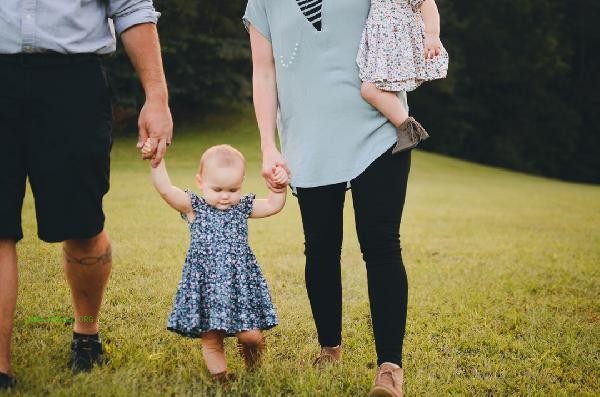 The fundamental factors that ruin a child's life are not games and laziness, but the four ignorant educations of parents