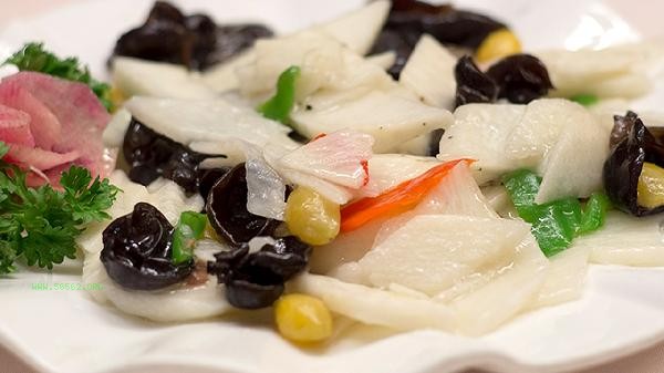 Does SF Express offer compensation for damaged fruits