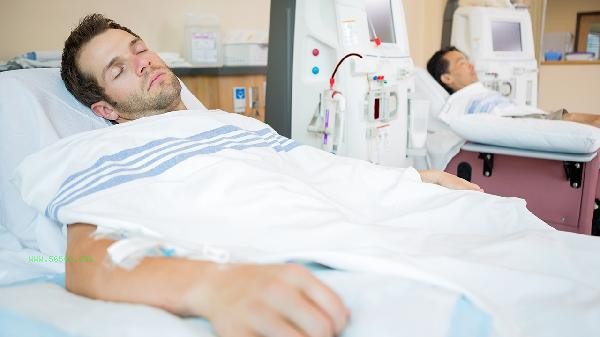 What are the benefits and drawbacks of dialysis for the human body