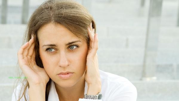 What causes aplastic anemia