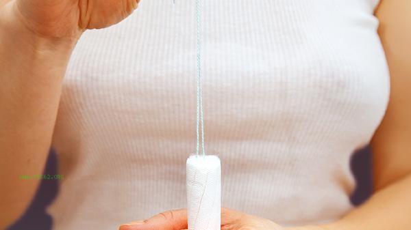 Will menstrual blood clots turn into bloody water when released