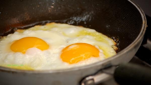 How many degrees is suitable for putting eggs in the refrigerator