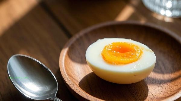 Can fresh eggs be placed in the freezer