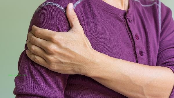 Massage therapy for inflammation around the shoulder joint