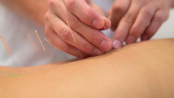 Can acupuncture and moxibustion and Moxibustion in Traditional Chinese Medicine Treat Hiccup in Children? Method of Stopping Hiccup acupuncture and moxibustion and Moxibustion