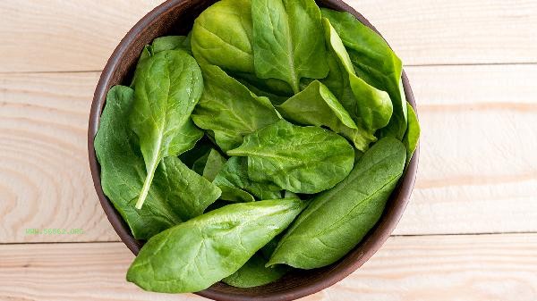 Why doesn't spinach juice fade