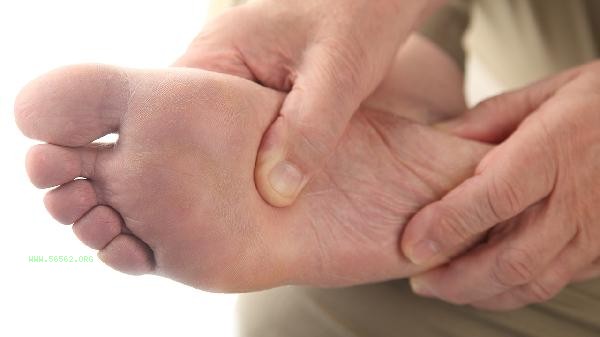 How to deal with foot abrasions behind boots
