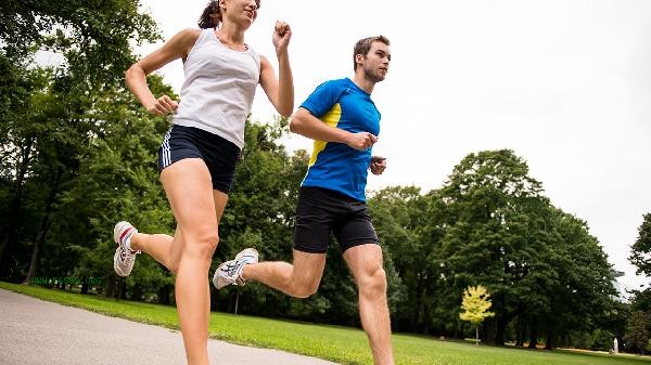What shoes are most suitable for middle school students to wear for running