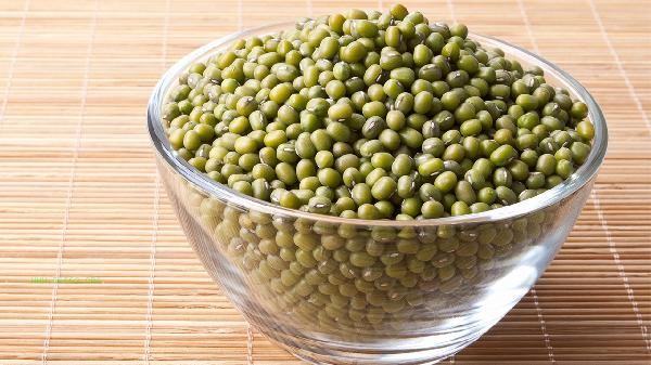 Why do mung beans turn red when cooked