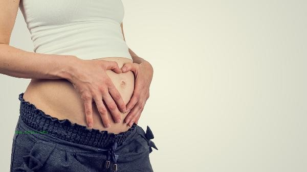 Late pregnancy injection of sodium chloride to protect the fetus