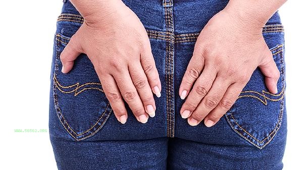 What are the risks and sequelae of liposuction on the buttocks