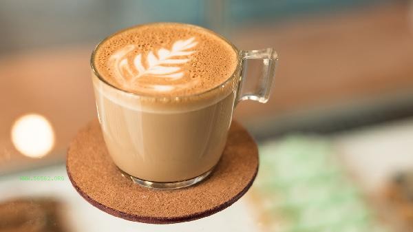 Does drinking black coffee before exercise help burn fat