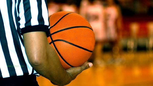 What are the benefits and drawbacks of basketball for the body