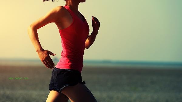 What are the benefits of drinking honey water before running