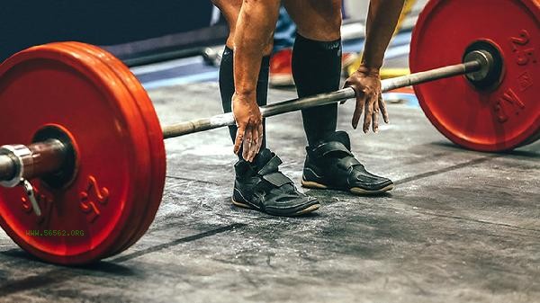What are the benefits and drawbacks of adding hydration during fitness
