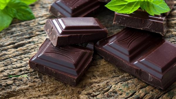Can people who are trying to lose weight with Dove dark chocolate eat it