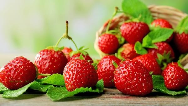 How to eat strawberry jam