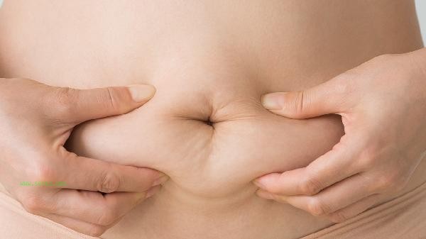 Which movement is good for reducing excess fat on both sides of the waist