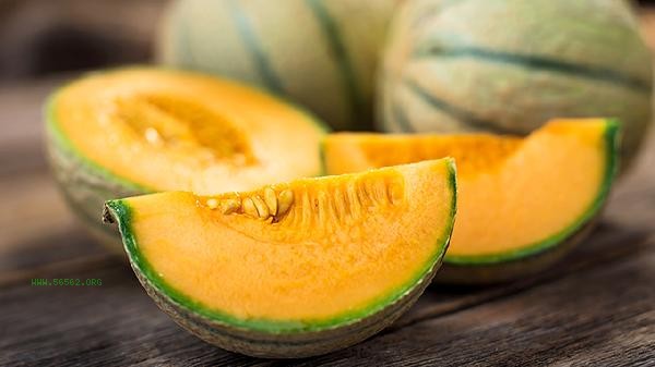 Can unripe cantaloupe be eaten