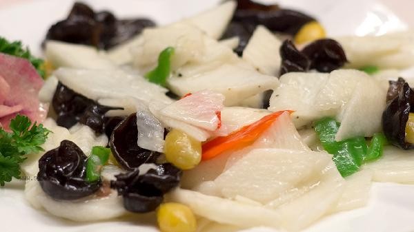 Can leftover black fungus be eaten overnight