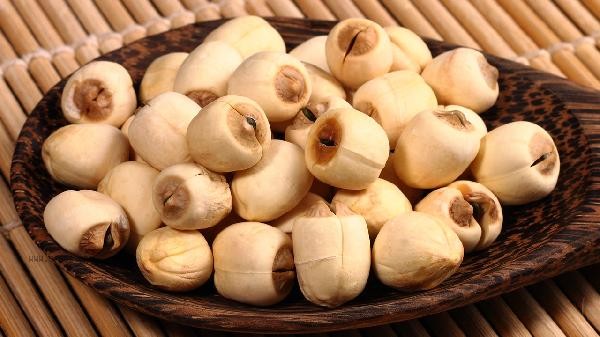 What is a delicious and nutritious combination of lotus seeds