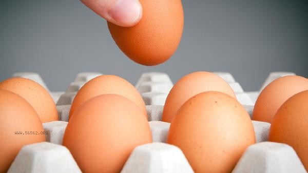 What is the reason why eggshells are difficult to peel