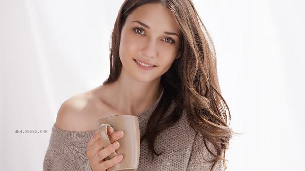 The signal that women want to establish a relationship with you: two words