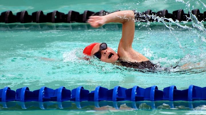 How can swimming be beneficial for obese patients?