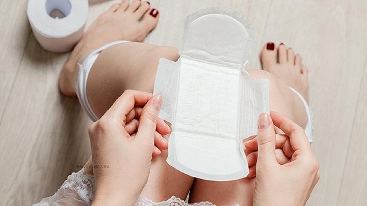 What is the reason for not losing weight in the days before menstruation